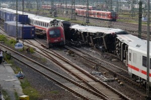140 - Mannheim İstasyonu'nda Tren Kazası - TrainHero