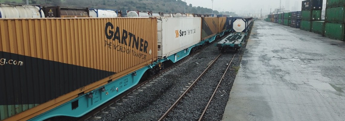 821 - Turkrail train with Sggmrs wagons